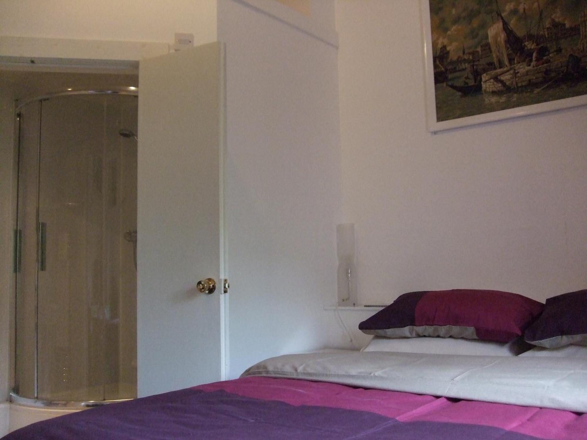 Swan Lake Guest House - Edinburgh, Edinburgh